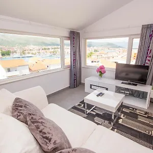 https://apartments-maria-trogir-21220.splithotels.org