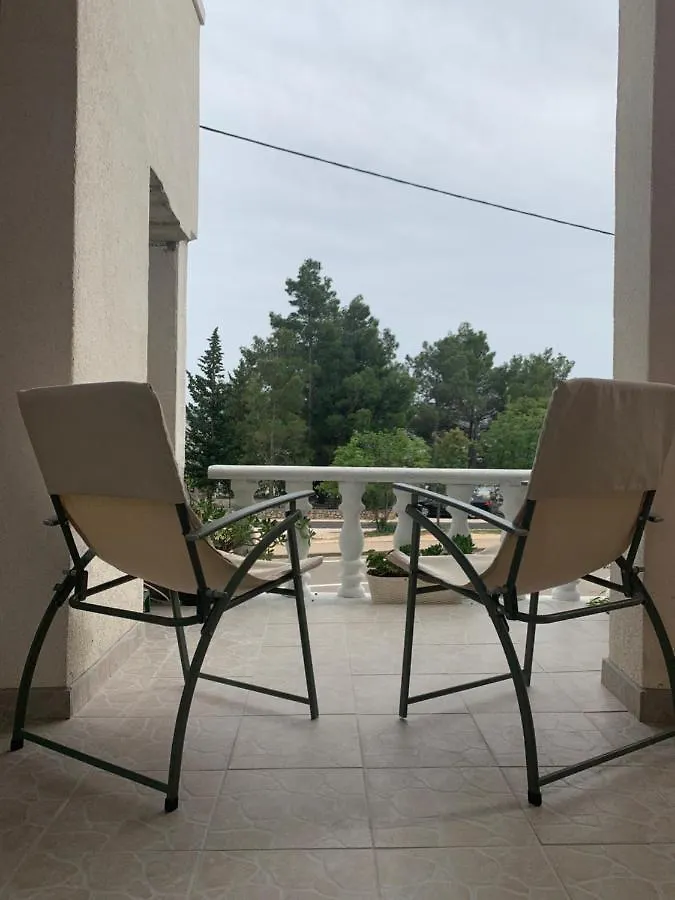 Apartmani Spomenka Seline 0*,