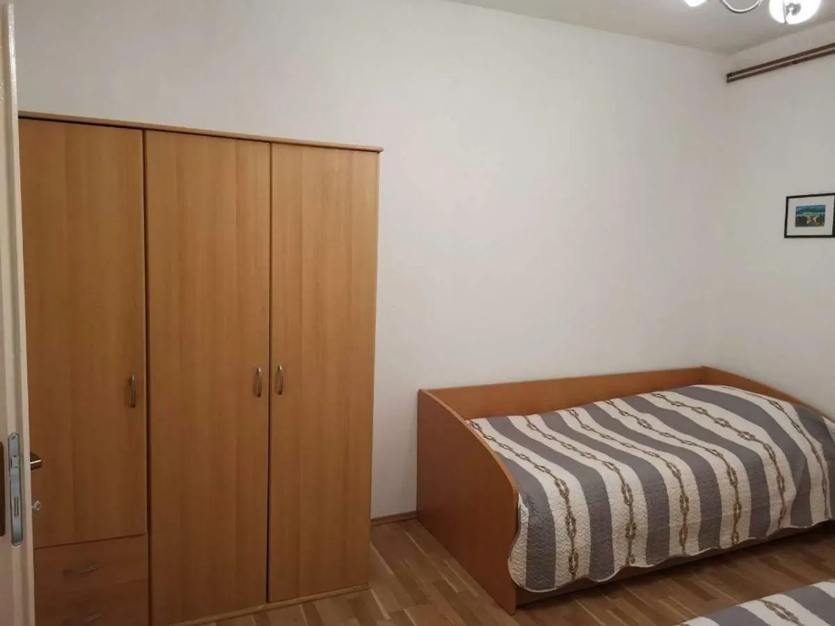 Apartmani Spomenka Seline 0*,  Croatia