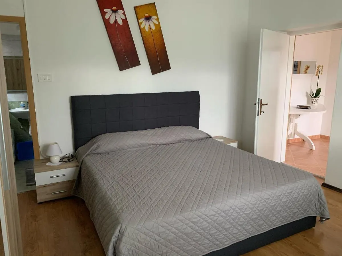 Apartmani Spomenka Seline 0*,